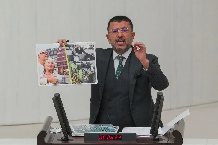 CHP Genel Başkan Yardımcısı Veli Ağbaba, ,Bunlar hem satıcı hem içici, kokain milli içkiniz olmuş.Her şey var ahlak yok,utanma yok