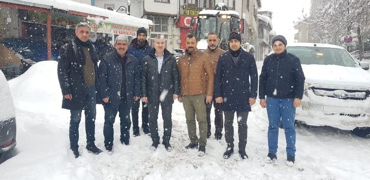 Başkan ÇINAR : Karla Mücadele Ekiplerimiz, merkez ve kırsal bölgelerde ki çalışmalarını 7/24 aralıksız sürdürüyor.” diye konuştu.