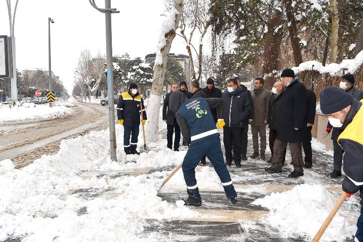 Malatya Büyükşehir Belediye Başkanı Selahattin Gürkan, Karla Mücadele Çalışmalarını inceledi