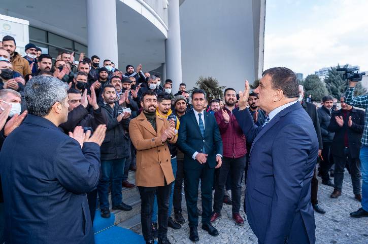 Malatya Minibüsçüler ve Umum Servis Araçları Esnaf Odası Başkanı Mesut İnce, Selahattin Gürkan’a teşekkür ziyaretinde bulundu.