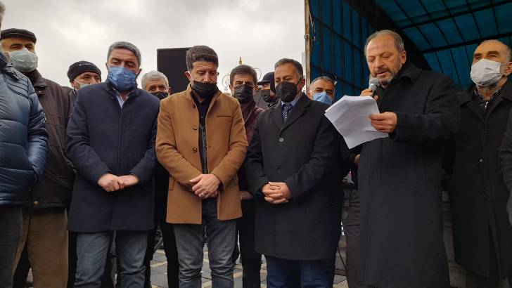 Enver Kiraz “Biz bu yasanın ertelenmesini, uzatılmasını değil, tamamen ortadan kaldırılmasını istiyoruz” dedi.