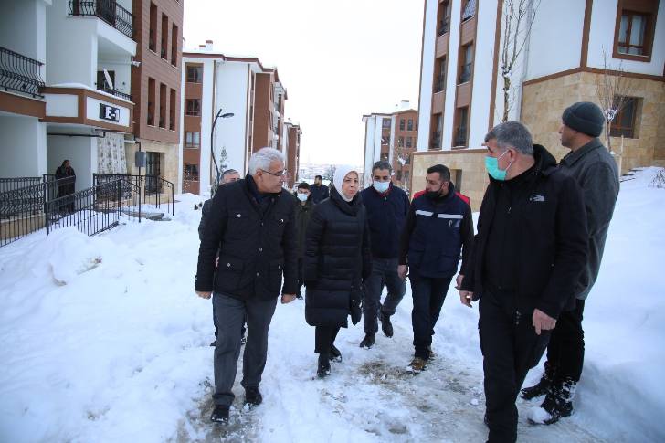 Battalgazi Belediye Başkanı Osman Güder, 24 Ocak Depreminin 2.Yıldönümünde Depremzede Aileleri Ziyaret Etti