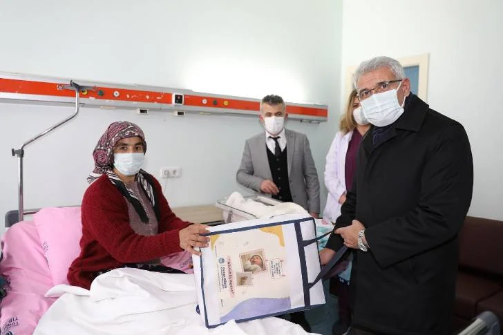 Adıyaman’ın Sincik ilçesinde yeni doğum yapmış kadın ve bebeğinin yardımına Battalgazi Belediyesi ekipleri yetişti