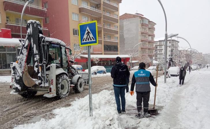 Merkez ve ilçelerde 400 iş makinası ile 1200 personel hizmet veriyor