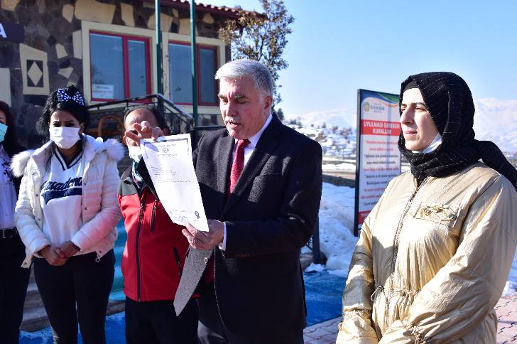 Acar, Yeniköy’deki Geçici Hayvan Bakımevi’nde açıklamalarda bulundu.