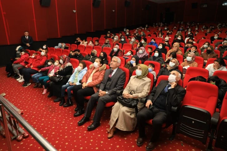 Battalgazi Belediyesi, yetim çocuklara yönelik özel sinema etkinliği düzenledi