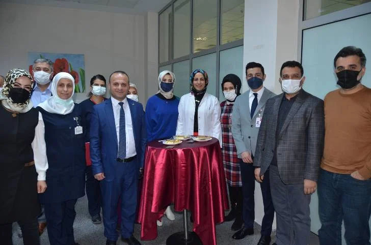 ‘Yoğun Bakım Hemşireliği Sertifikalı Eğitim Programı’’ yapılan sertifika töreninin ardından sona erdi.