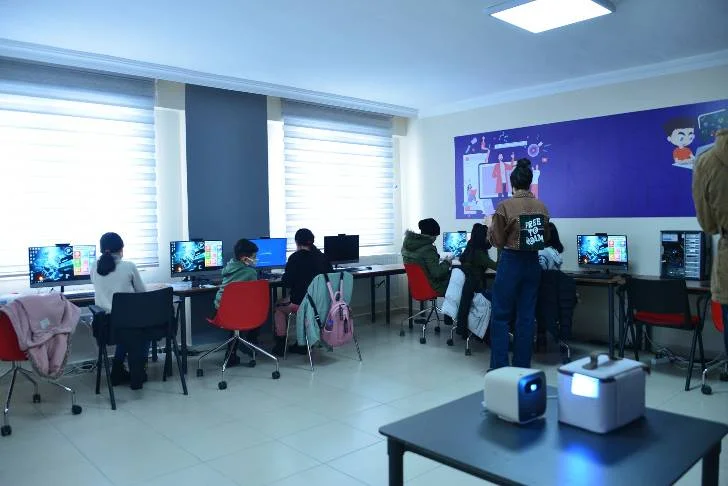Gençlerimizi Dijital Çağa Hazırlıyoruz