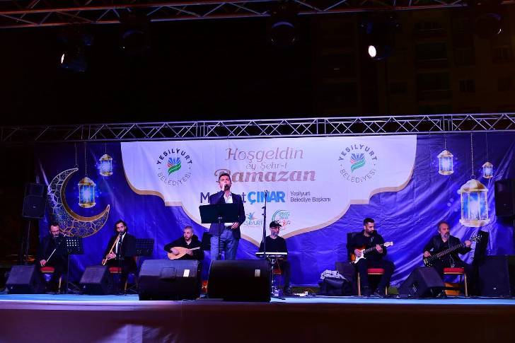 Sanatçı Umut Mürare, Söylediği Ezgi Ve İlahilerle Gönülleri Feth Etti
