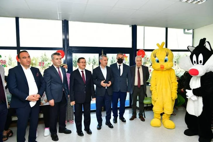 Yeşilyurt Belediye Başkanı Mehmet Çınar’dan Lösemi Hastası Çocuklara ve Ailelerine Moral Ziyareti