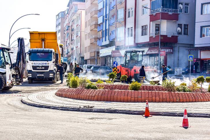 Malatya Büyükşehir, yollarda bakım ve onarım çalışmalarına başladı.