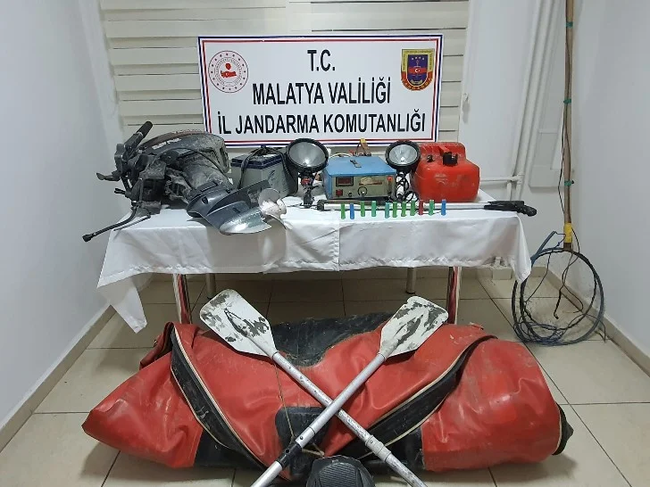 Suya Elektrik Vermek Suretiyle Balık Avladıkları Tespit Edilen Şahıslara Para Cezası Yağdı