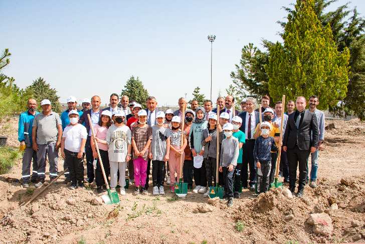Arıtma Tesisi Alanına 300 Fidan Dikildi