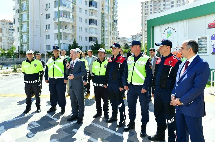 Başkan Çınar: Uyduğumuz her trafik kuralı, birbirimize duyduğumuz saygının ifadesidir.” dedi.