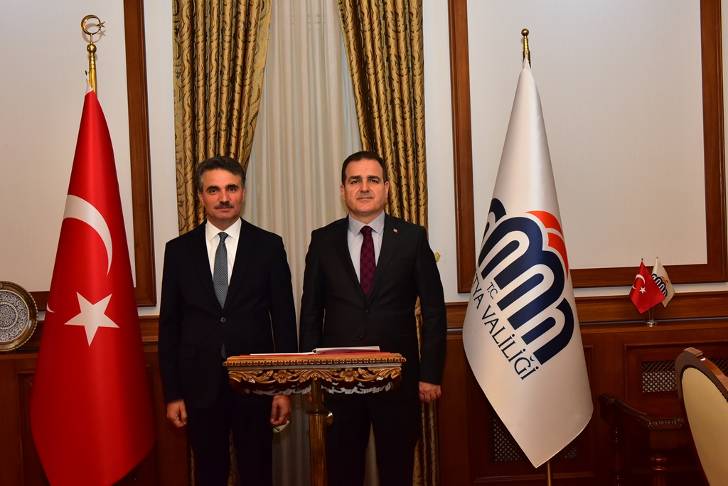 Hakkâri Valisi İdris Akbıyık, Vali Aydın Baruş’u makamında ziyaret etti.
