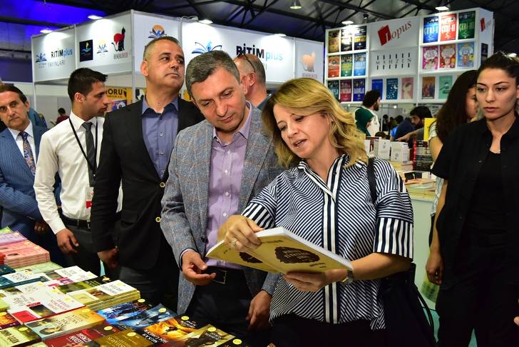 Vali Şahin, 9. Malatya Anadolu Kitap ve Kültür Fuarını Ziyaret Etti