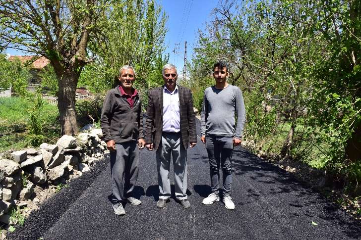 Battalgazi Belediyesi, Meydanbaşı Mahallesi’ndeki Demirci Sokağı ilk kez sıcak asfalt ile buluşturdu.