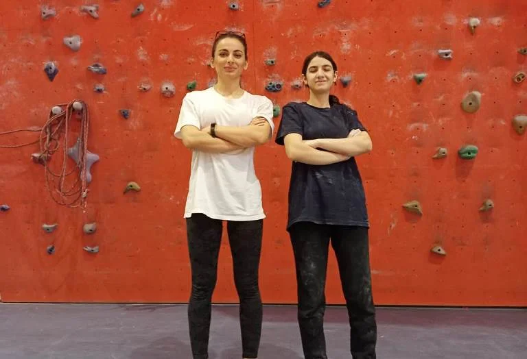 Malatyalı Sporcumuz Zeynep Cumurcu ile Genç ve Başarılı Antrenörü Leyla Karadağ hocamıza başarılar dileriz.