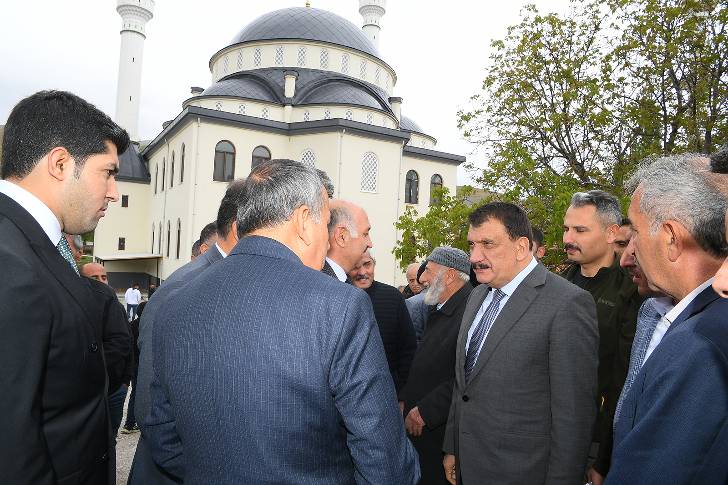 Başkan Gürkan, Sürgü Mahallesini ziyaret ederek vatandaşlarla bir araya geldi.