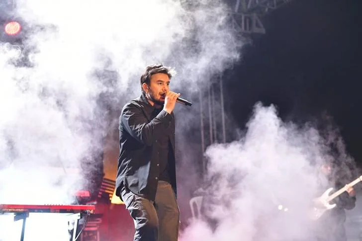 Ünlü Sanatçı Mustafa Ceceli’nin Konserini Yaklaşık 40 Bin Kişi İzledi