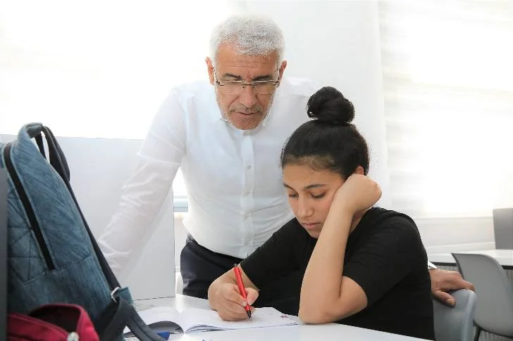 Battalgazi Belediyesi Semt Kütüphanesi’nde ücretsiz deneme sınavı düzenledi.