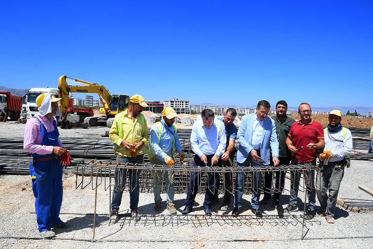 Başkan Gürkan 100. Yıl Kent Parkında incelemelerde bulundu