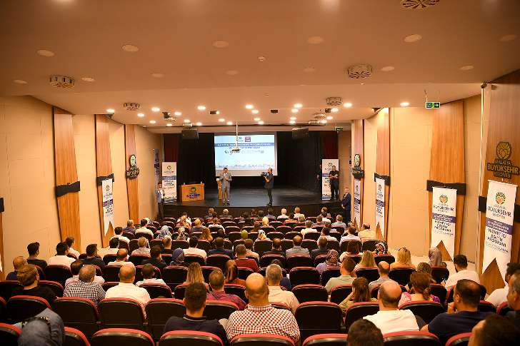 Büyükşehir Belediyesi ve ilçe belediyelerin katılımıyla üç gün sürecek olan eğitim semineri başladı.
