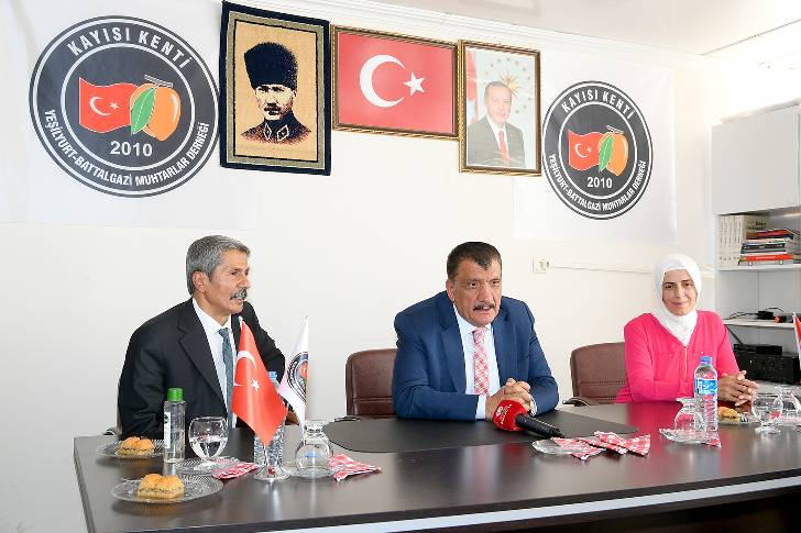Gürkan: Demokrasi bir nehir ise o nehri besleyen muhtarlarımızdır