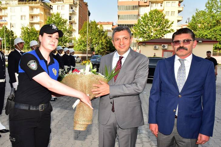 Vali Hulusi Şahin, İl Emniyet Müdürlüğü’nü ve İl Jandarma Komutanlığı’nı ziyaret etti