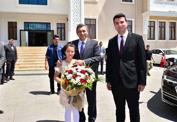 Vali Şahin, İlçe Gezilerine Pütürge’den Başladı