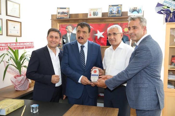 Sarıcıoğlu Mahallesine kazandırılan ‘Muhtar Evi’ düzenlenen törenle hizmete açıldı.