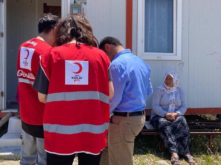 Kızılay Malatya’da  1400 aileye yardım yaptı.