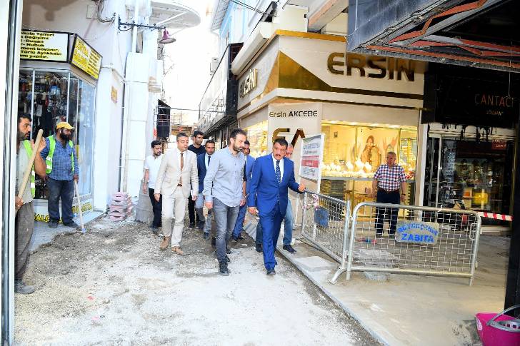 Başkan Gürkan Kuyumcular Çarşısında incelemelerde bulundu