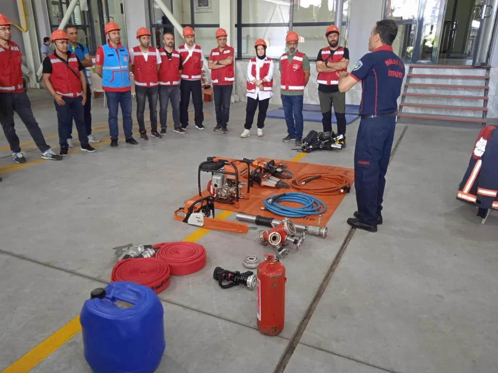 İtfaiye Daire Başkanlığı Eğitimlerine devam ediyor
