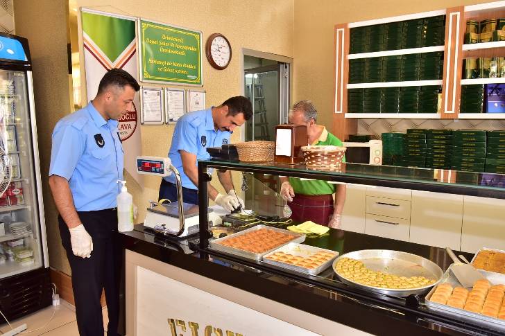 Battalgazi’de Kurban Bayramı Öncesi Tatlıcılara Denetim