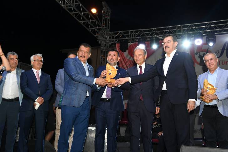 Gürkan, Arguvan Belediyesi tarafından düzenlenen ve bu yıl 15’incisi gerçekleştirilen Uluslararası Arguvan Türkü Festivali’nin açılış programına katıldı.