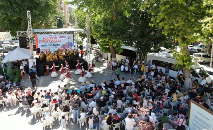 25. Kayısı Festivali birbirinden farlı etkinliklerle Malatya’nın her noktasında kutlanmaya devam ediyor.