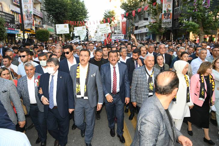 25’inci Uluslararası Kültür Sanat Etkinlikleri ve Kayısı Festivali Kortej Yürüyüşü Yapıldı