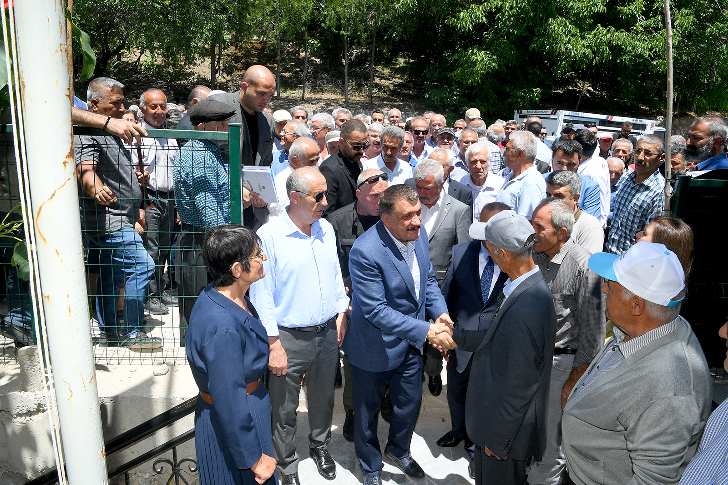 Malatya Büyükşehir Belediye Başkanı Selahattin Gürkan Hekimhan İlçesi İğdir Mahallesini ziyaret ederek vatandaşlarla bir araya geldi.