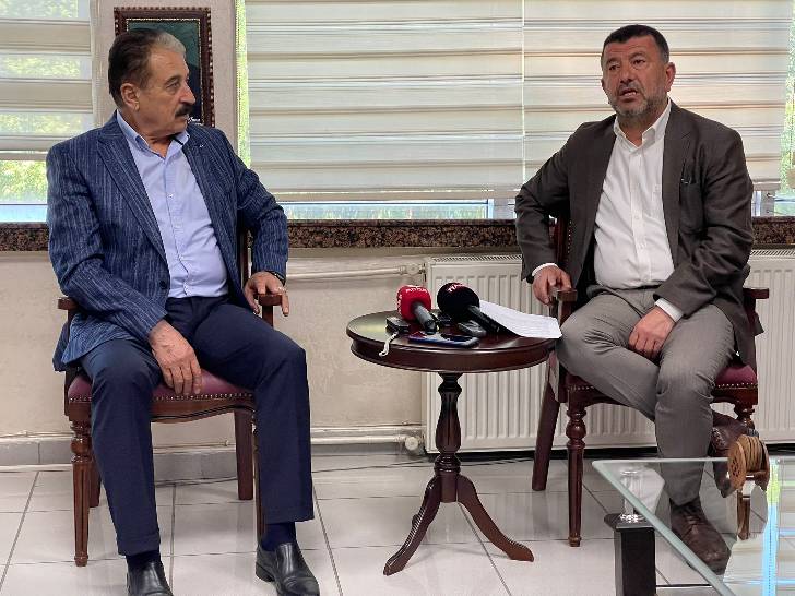 CHP Malatya Milletvekili Veli Ağbaba ise Türkiye’deki en büyük meselenin hayat pahalılığı, enflasyon ve alım gücü olduğunu söyledi.