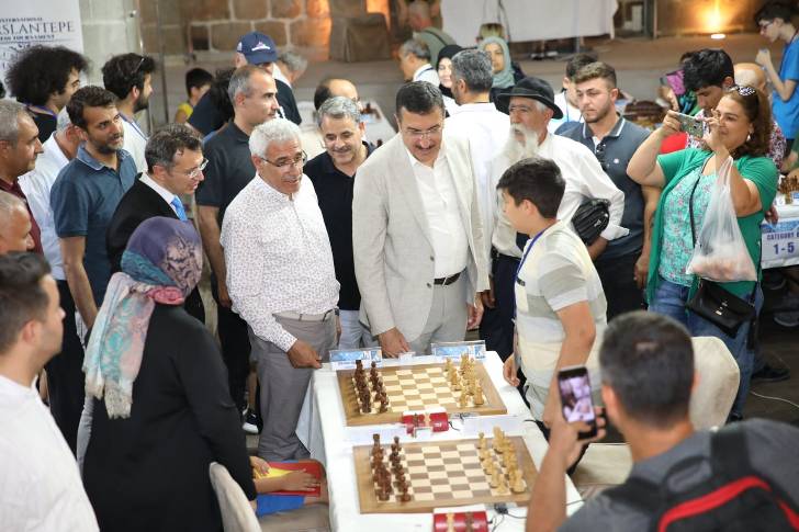 1. Arslantepe Uluslararası Açık Satranç Turnuvası Yoğun Katılımla Başladı