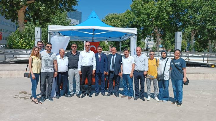 Türk Eğitim Sen Malatya Şube Başkanlığının organize ettiği imza gününde, Yazar Faruk Korkmaz kitapseverlerle buluştu.