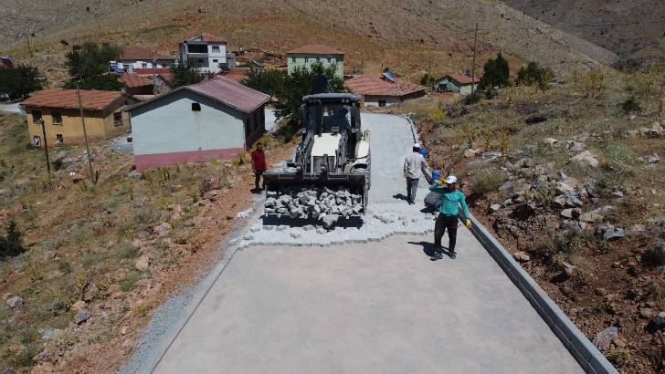 Battalgazi Belediyesi, Karagöz Mahallesinde startını verdiği meydan düzenleme çalışmalarını tamamladı.