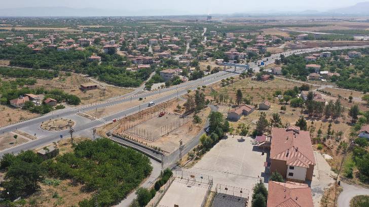 “Sayın Bakanımızın Talimatıyla Halı Saha Yapımına Hız Verdik”