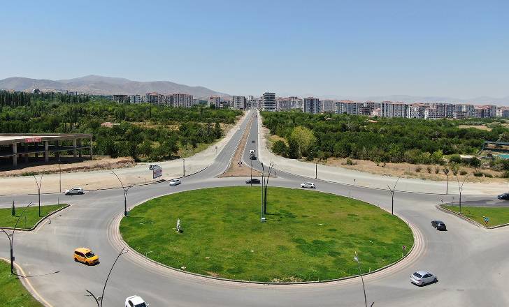 Alp Er Tunga Bulvarı bölge sakinlerine ulaşım konusunda kolaylık sağladı