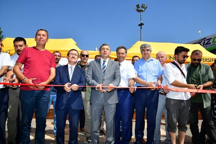 Vali Hulusi Şahin Anadolu Üniversiteler Birliği’nin düzenlediği “Üniversite Tanıtım ve Tercih Fuarı’nın” açılış törenine katıldı