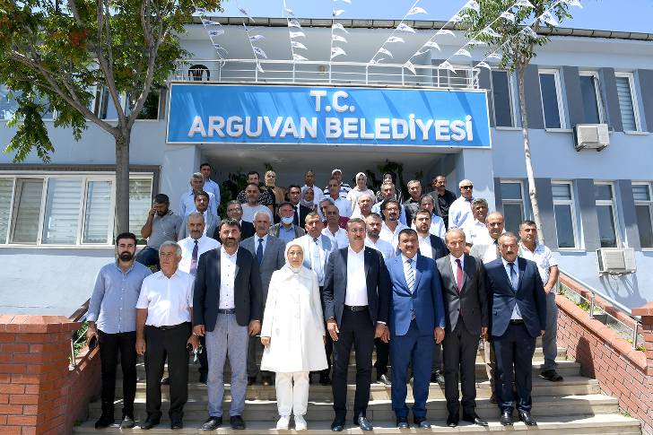 Spor Salonu Temel Atma Törenine katılan heyet Arguvan Belediyesini ziyaret etti