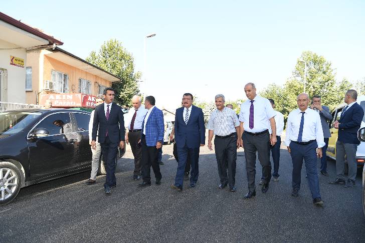 Malatya Büyükşehir Belediyesi yıpranan cadde ve sokakları bir bir yeniliyor