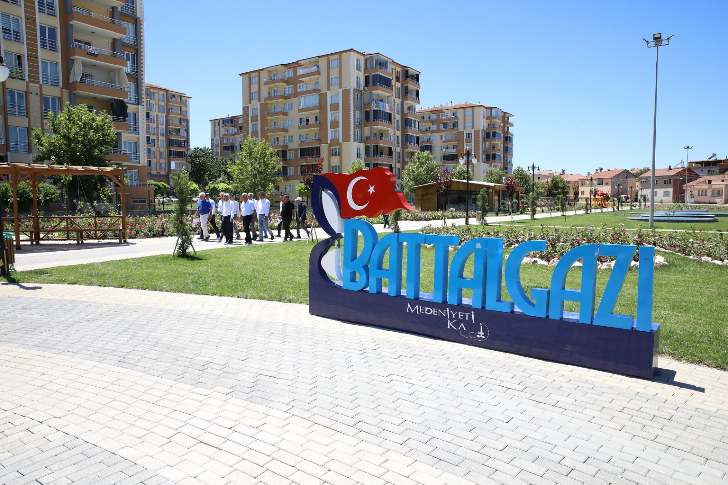 Başkan Güder , Gül Bahçesini İnceledi