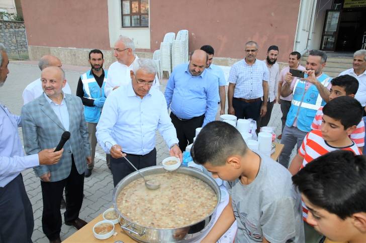 Başkan Güder,  “Ayrıştırıcı değil birleştirici olmalıyız” dedi.
